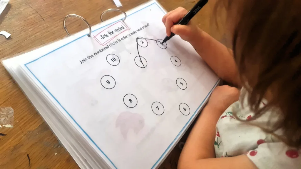 Join the circles - maths activity book